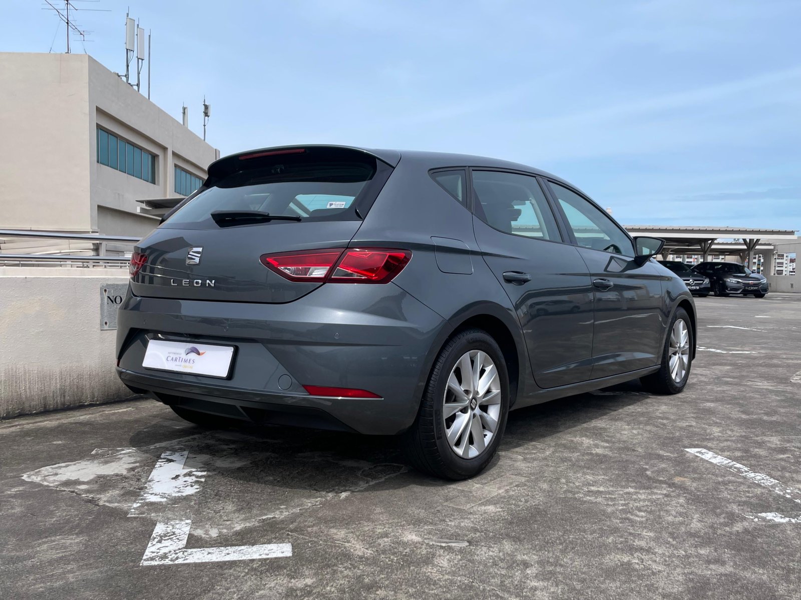 SEAT Leon 1.0 TSI Style Plus photo 2